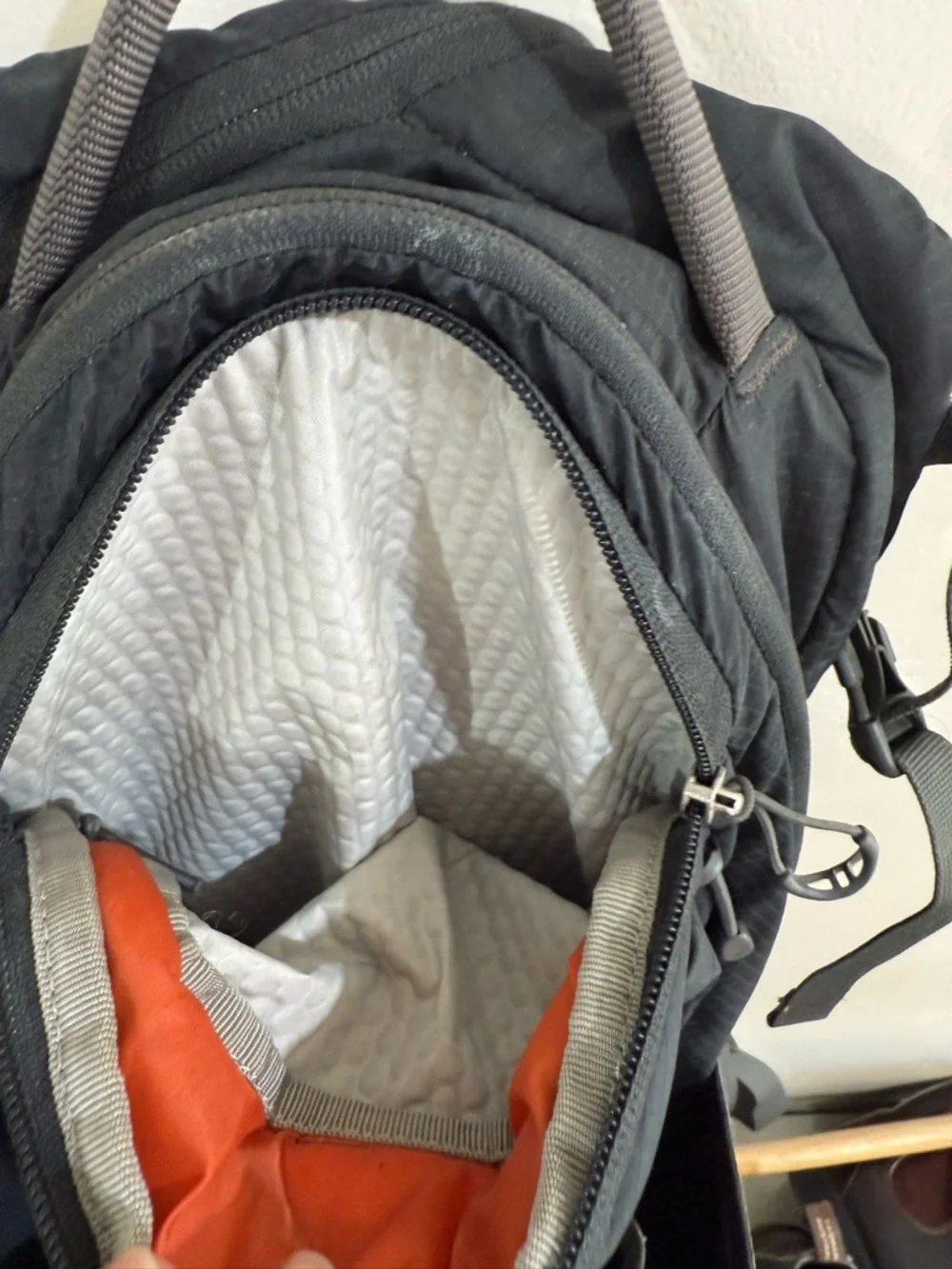 OSPREY Raptor 14 Backpack in Black with Gray Accents